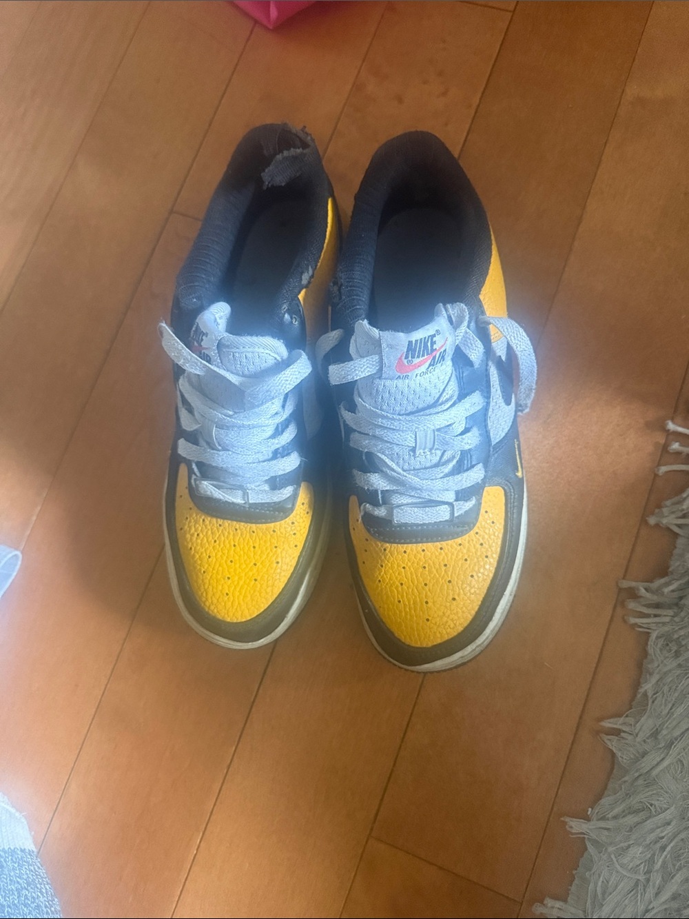 Nike Kids Low-Top Sneakers in Yellow, Black and White